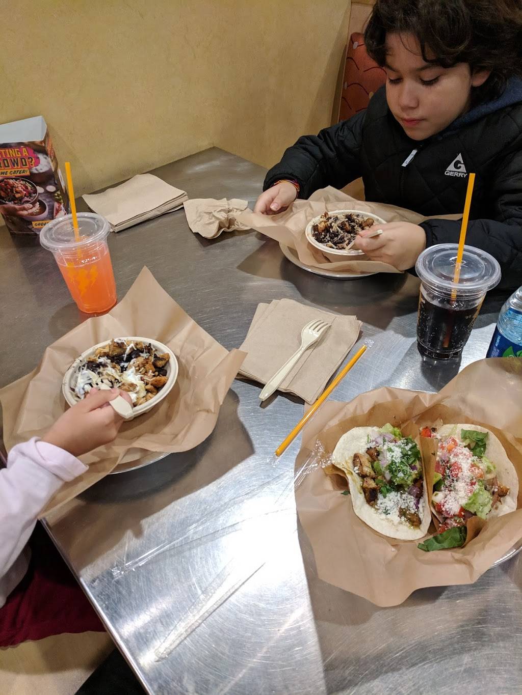 QDOBA Mexican Eats | restaurant | 420 Bergen Town Center Space E8A, Paramus, NJ 07652, USA | 2018454230 OR +1 201-845-4230
