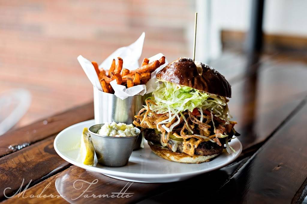 Big Iron Horse Barbecue | restaurant | 117 S Hough St, Barrington, IL 60010, USA | 8473824766 OR +1 847-382-4766