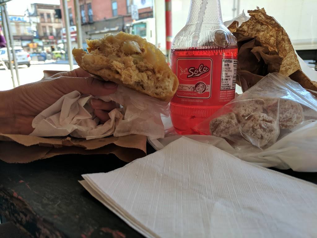 A&A Bake Doubles and Roti | restaurant | 1337 Fulton St, Brooklyn, NY 11216, USA | 3474250016 OR +1 347-425-0016