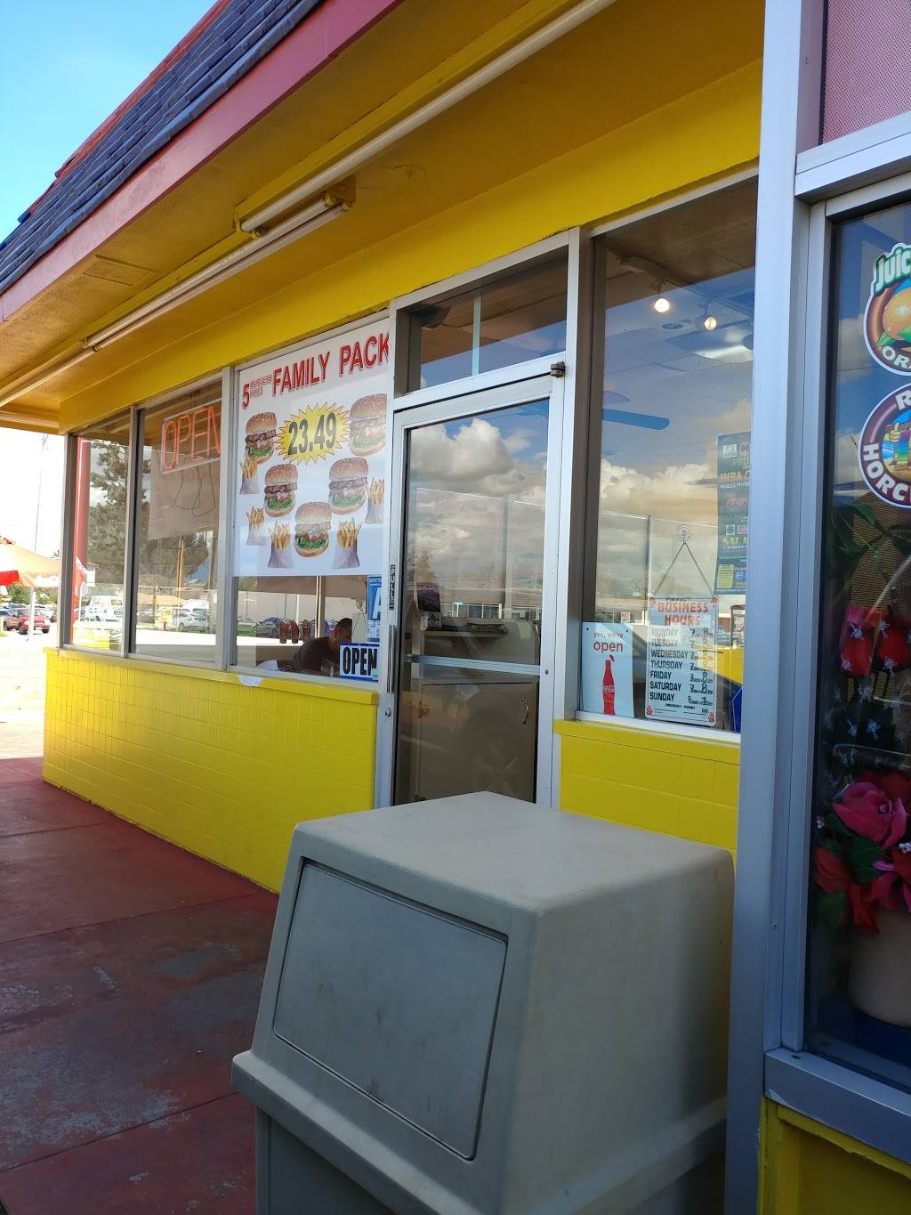 Bravos Char Burgers Bakersfield | restaurant | 701 Chester Ave, Bakersfield, CA 93301, USA | 6613255586 OR +1 661-325-5586