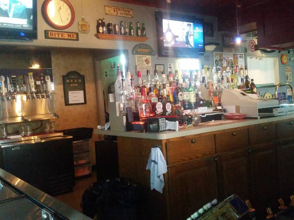 Elliotts Corner Junction | restaurant | 826 N Ladd St, Pontiac, IL 61764, USA | 8158446410 OR +1 815-844-6410