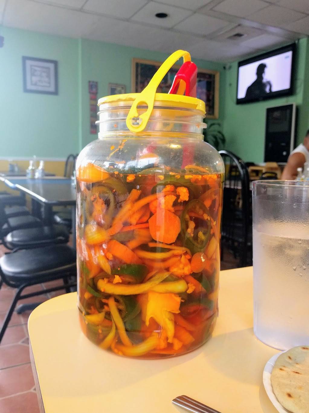 Pupuseria Emily | restaurant | 6824 Riggs Rd, Hyattsville, MD 20783, USA | 3016330767 OR +1 301-633-0767