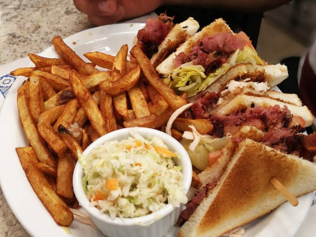 Restaurant Au Petit Palace | restaurant | 204 Rue Masson, Sainte-Thècle, QC G0X 3G0, Canada | 4182892939 OR +1 418-289-2939