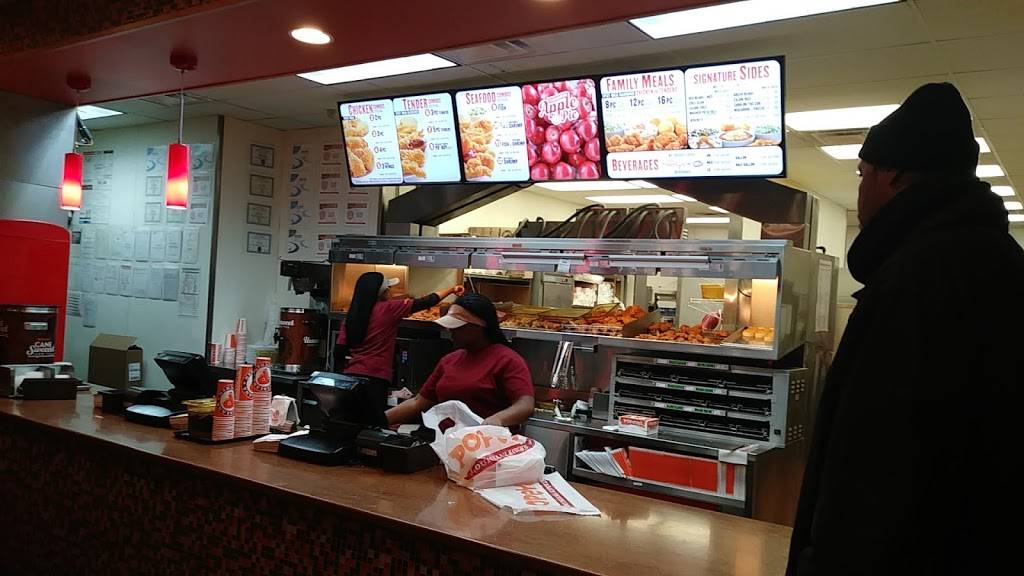 Popeyes Louisiana Kitchen | restaurant | 6000 N Broad St, Philadelphia, PA 19141, USA | 2155492670 OR +1 215-549-2670