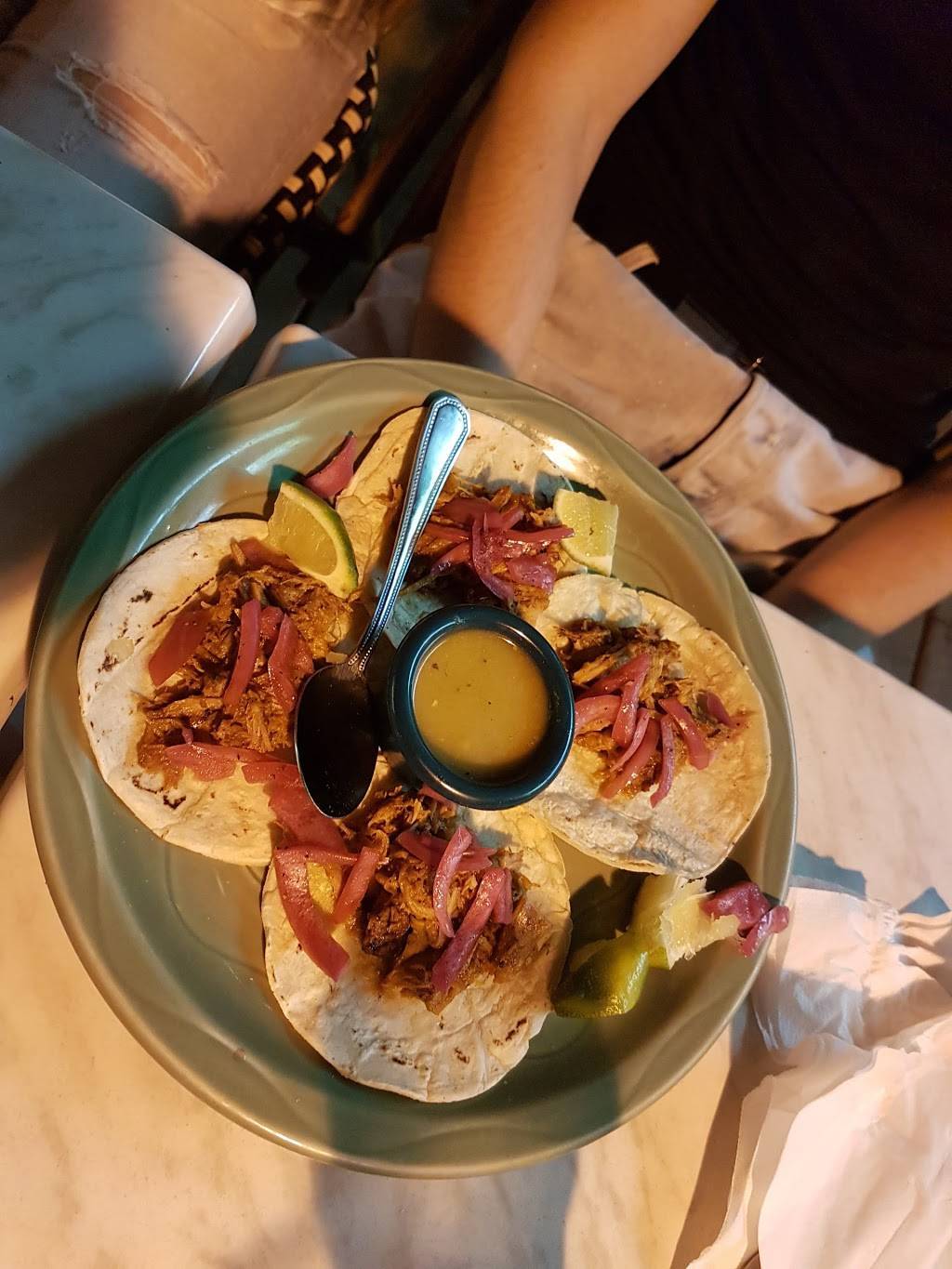 Restaurant Charros | restaurant | 7002 Rue St-Hubert, Montréal, QC H2S 2M9, Canada | 5142712223 OR +1 514-271-2223