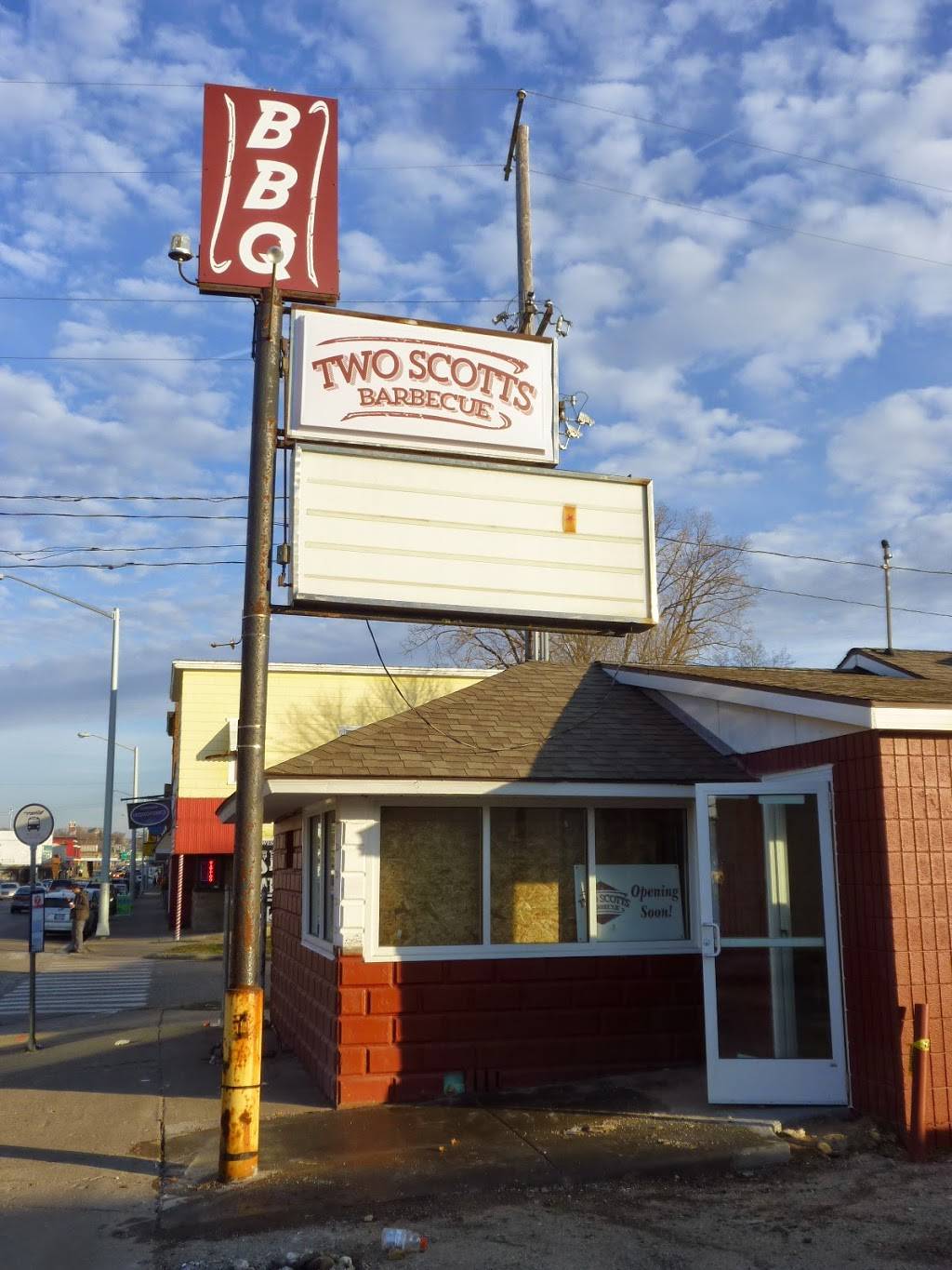 Two Scotts Barbecue | restaurant | 536 Leonard St NW, Grand Rapids, MI 49504, USA | 6166086756 OR +1 616-608-6756