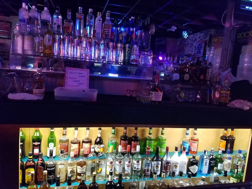 Garrys Lounge | restaurant | 13 S School St, Lodi, CA 95240, USA | 2093339794 OR +1 209-333-9794