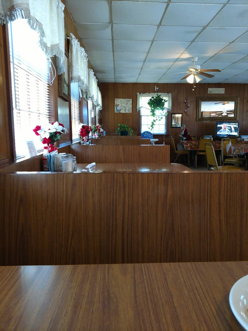 Ediths Route 60 Diner | restaurant | 922 Richmond Hwy, Amherst, VA 24521, USA | 4346600396 OR +1 434-660-0396