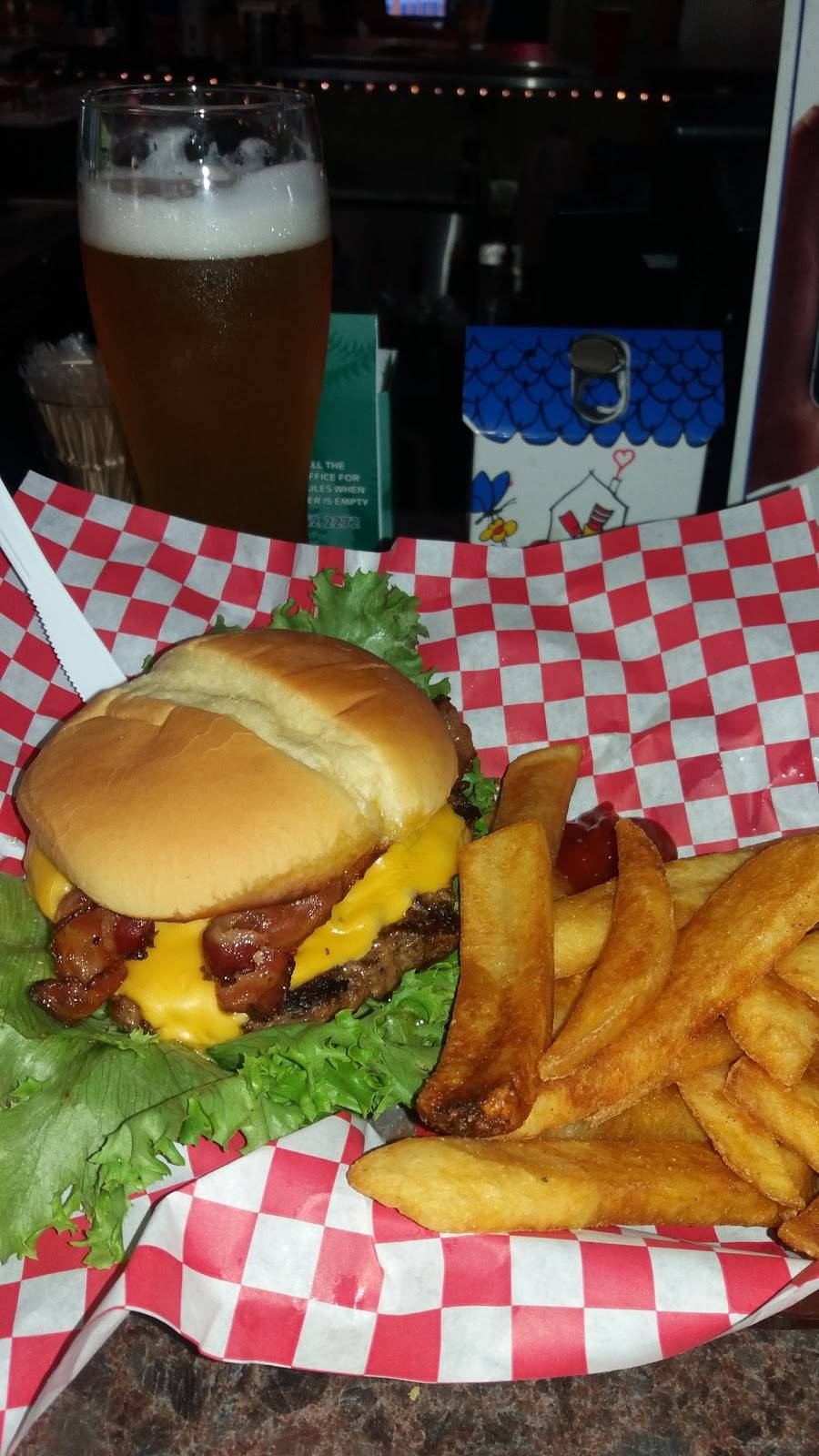 Charlies Place | restaurant | 2020 E Racine St, Janesville, WI 53545, USA | 6087569369 OR +1 608-756-9369