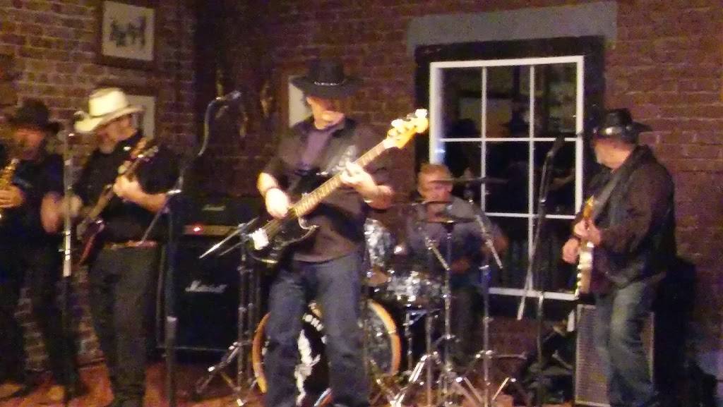 Antuzzis Newcastle Inn | restaurant | 525 Main St, Newcastle, CA 95658, USA | 9168241400 OR +1 916-824-1400