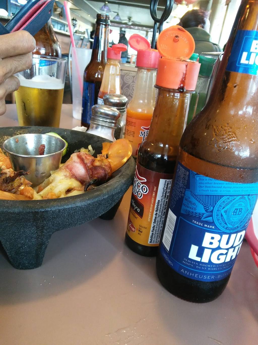 Las Islas Del Capitan | restaurant | 2560 W Indian School Rd, Phoenix, AZ 85017, USA | 6023476544 OR +1 602-347-6544