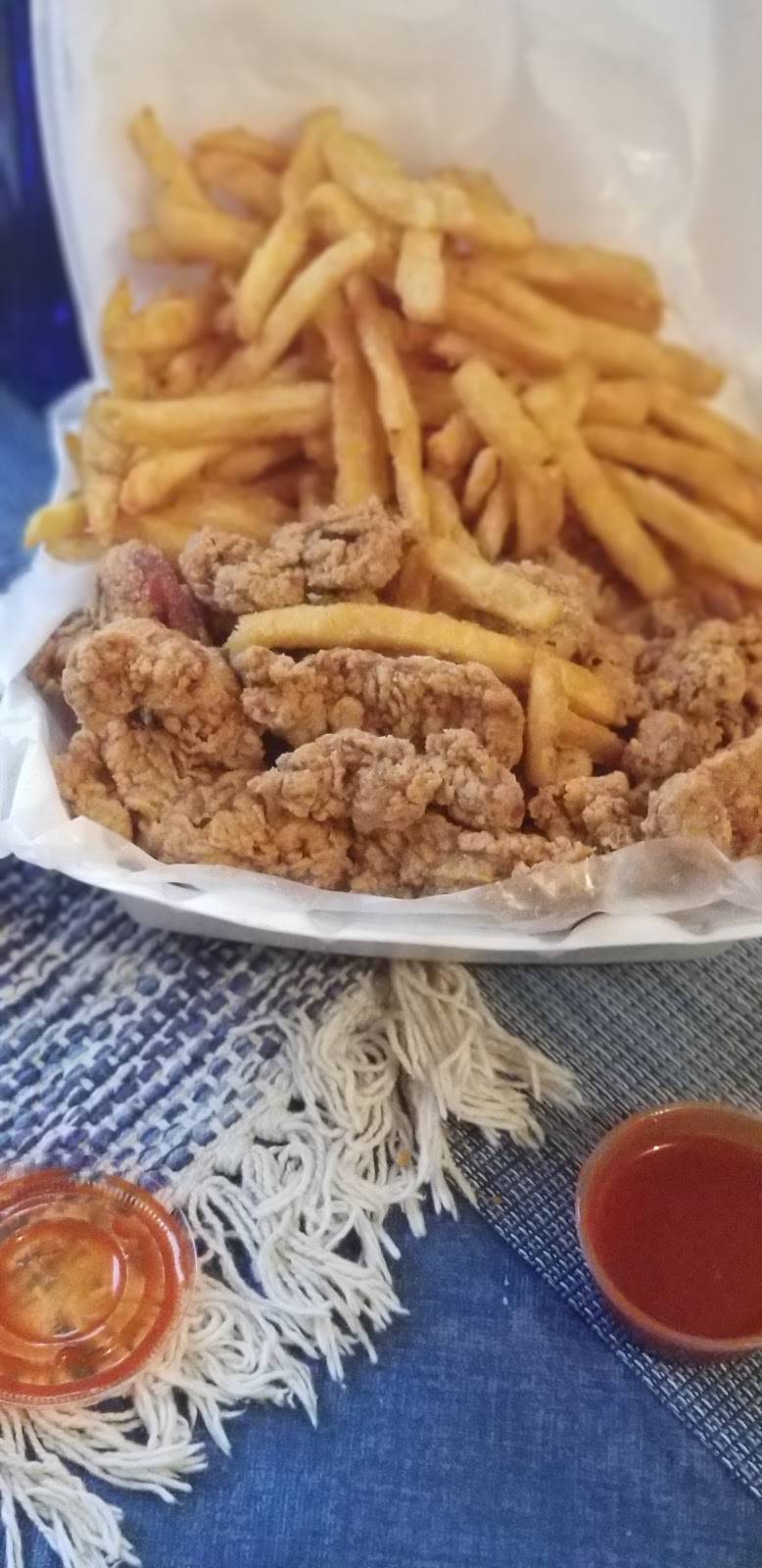 JJ fish & Chicken | restaurant | 6005 W Appleton Ave, Milwaukee, WI 53210, USA | 4145850045 OR +1 414-585-0045