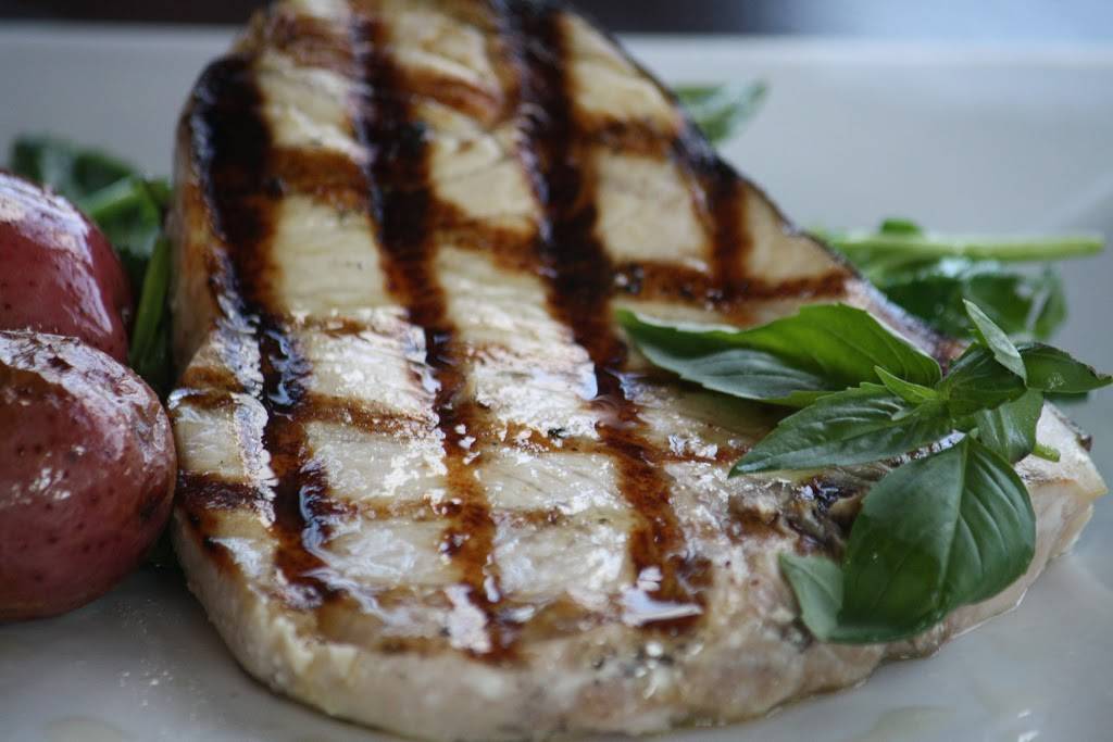 Elliots on the Mile | restaurant | 23 Woodcleft Ave, Freeport, NY 11520, USA | 5163788776 OR +1 516-378-8776