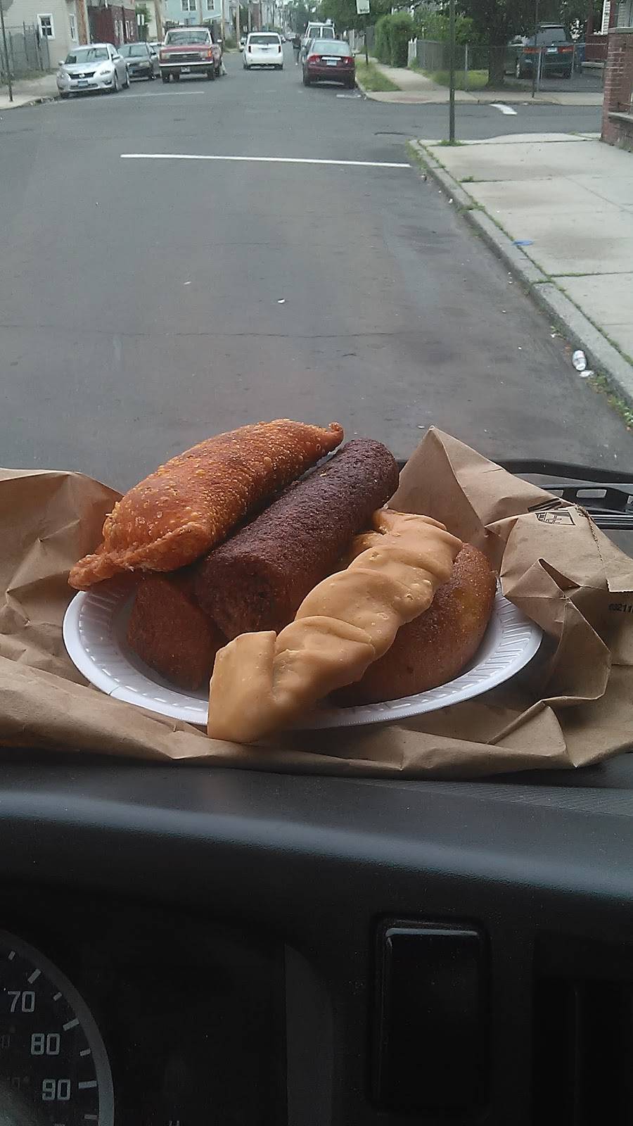 El Morivivi Restaurant | restaurant | 1127 Pembroke St # 1, Bridgeport, CT 06608, USA | 2033660255 OR +1 203-366-0255