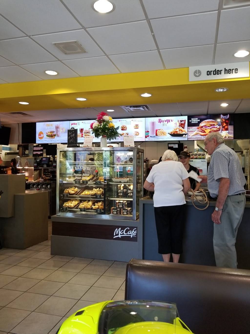 McDonalds | cafe | 77 Queensway East, Simcoe, ON N3Y 4M5, Canada | 5194268085 OR +1 519-426-8085