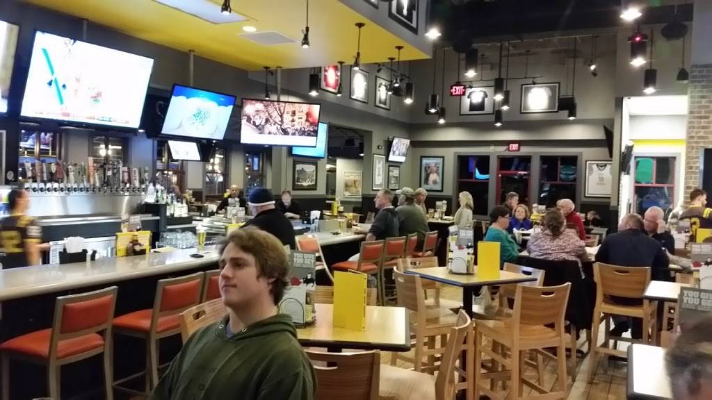 Buffalo Wild Wings | meal takeaway | 5533 Carolina Beach Rd, Wilmington, NC 28412, USA | 9103927224 OR +1 910-392-7224