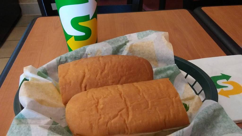 Subway Restaurants | restaurant | 11311 Huebner Rd, San Antonio, TX 78230, USA | 2106410333 OR +1 210-641-0333