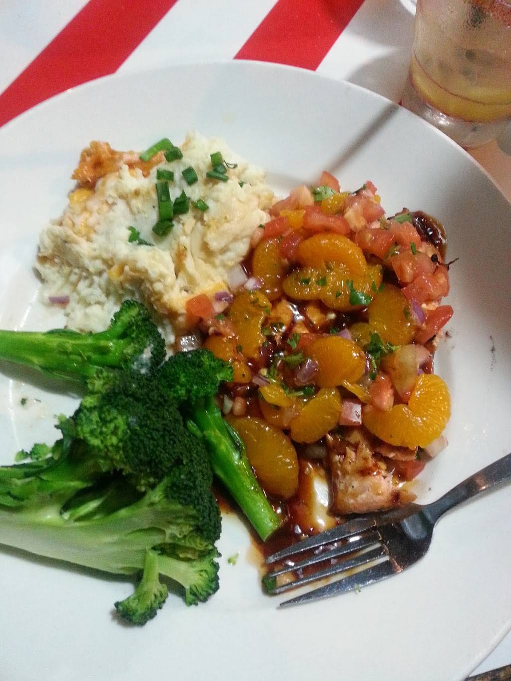 TGI Fridays | restaurant | 29 NE Interstate 410 Loop, San Antonio, TX 78216, USA | 2103773333 OR +1 210-377-3333