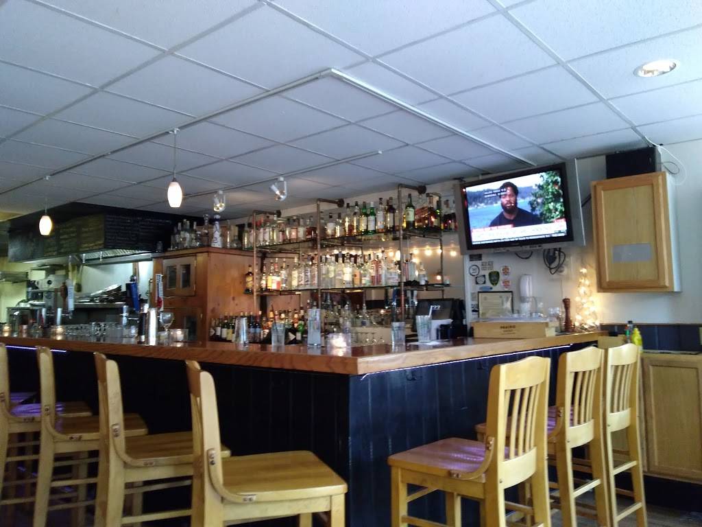 J22 Tap and Table | restaurant | 22 Narragansett Ave, Jamestown, RI 02835, USA | 4014233709 OR +1 401-423-3709