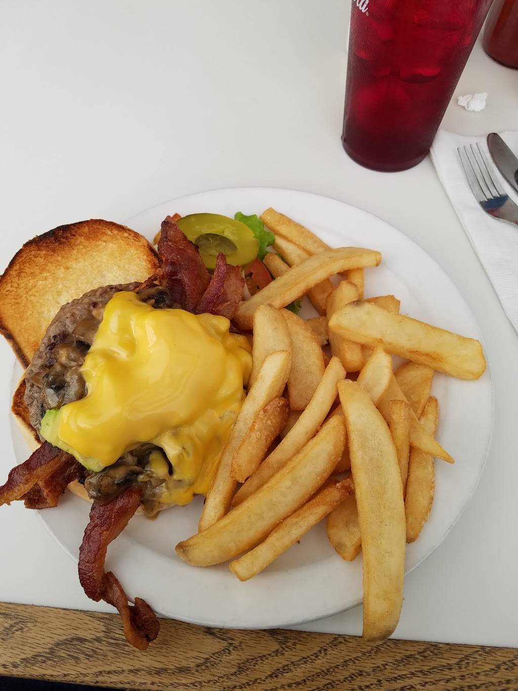 Country Cafe | restaurant | 18700 CA-88, Lockeford, CA 95237, USA | 2097275745 OR +1 209-727-5745