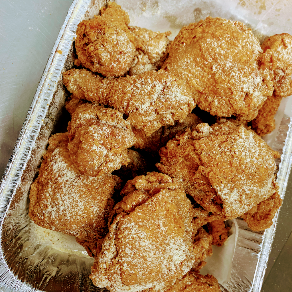 Big Sharks fish and chicken | restaurant | 3434 W North Ave, Milwaukee, WI 53208, USA | 4148817777 OR +1 414-881-7777