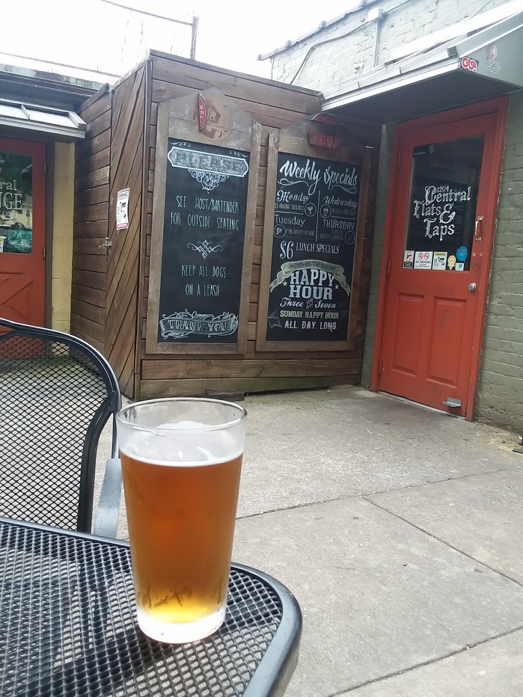 Central Flats and Taps | restaurant | 1204 N Central St, Knoxville, TN 37917, USA | 8652470392 OR +1 865-247-0392