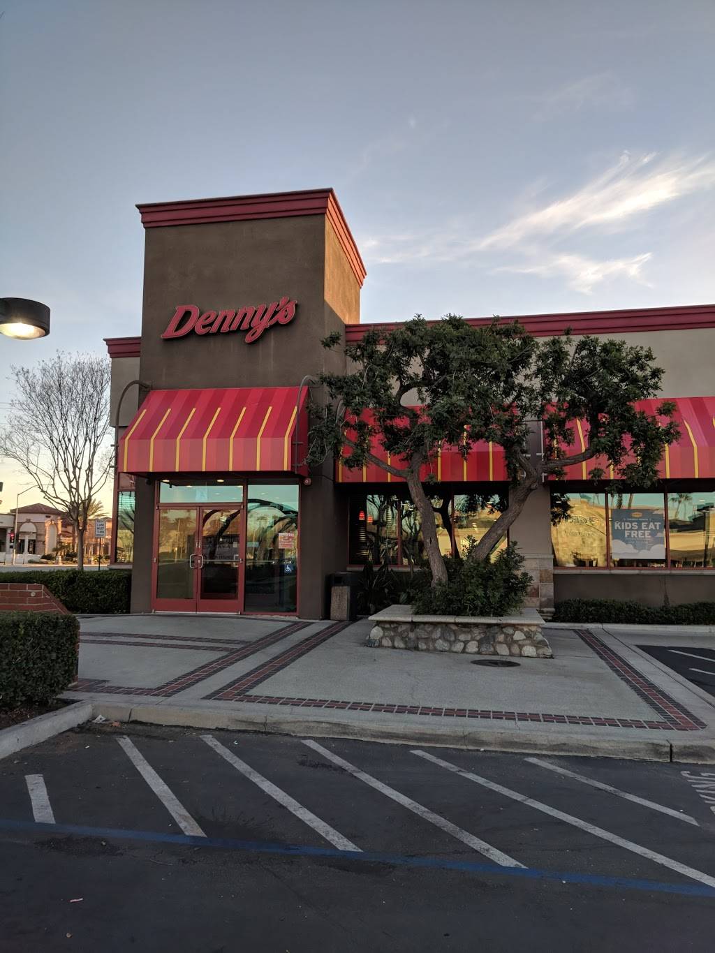 Dennys | restaurant | 11899 Foothills Blvd, Rancho Cucamonga, CA 91730, USA | 9094819447 OR +1 909-481-9447
