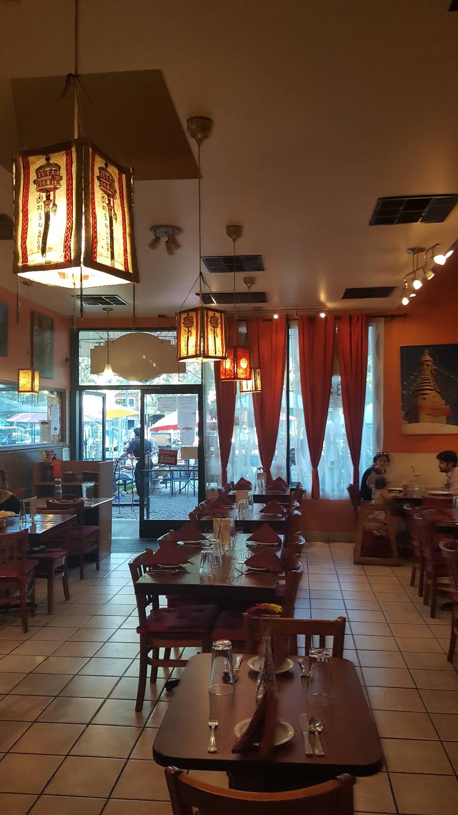 Yeti Restaurant | restaurant | 234 E St, Davis, CA 95616, USA | 5307470123 OR +1 530-747-0123