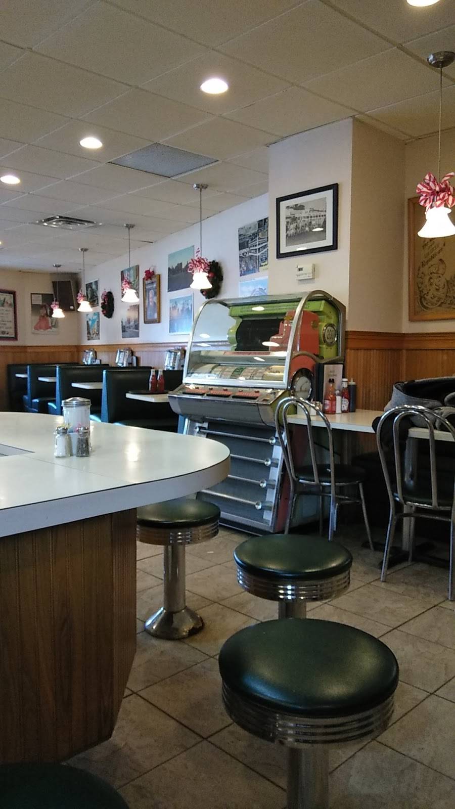 Russs | restaurant | 5 Rimmon Ave, Springfield, MA 01107, USA | 4137369754 OR +1 413-736-9754