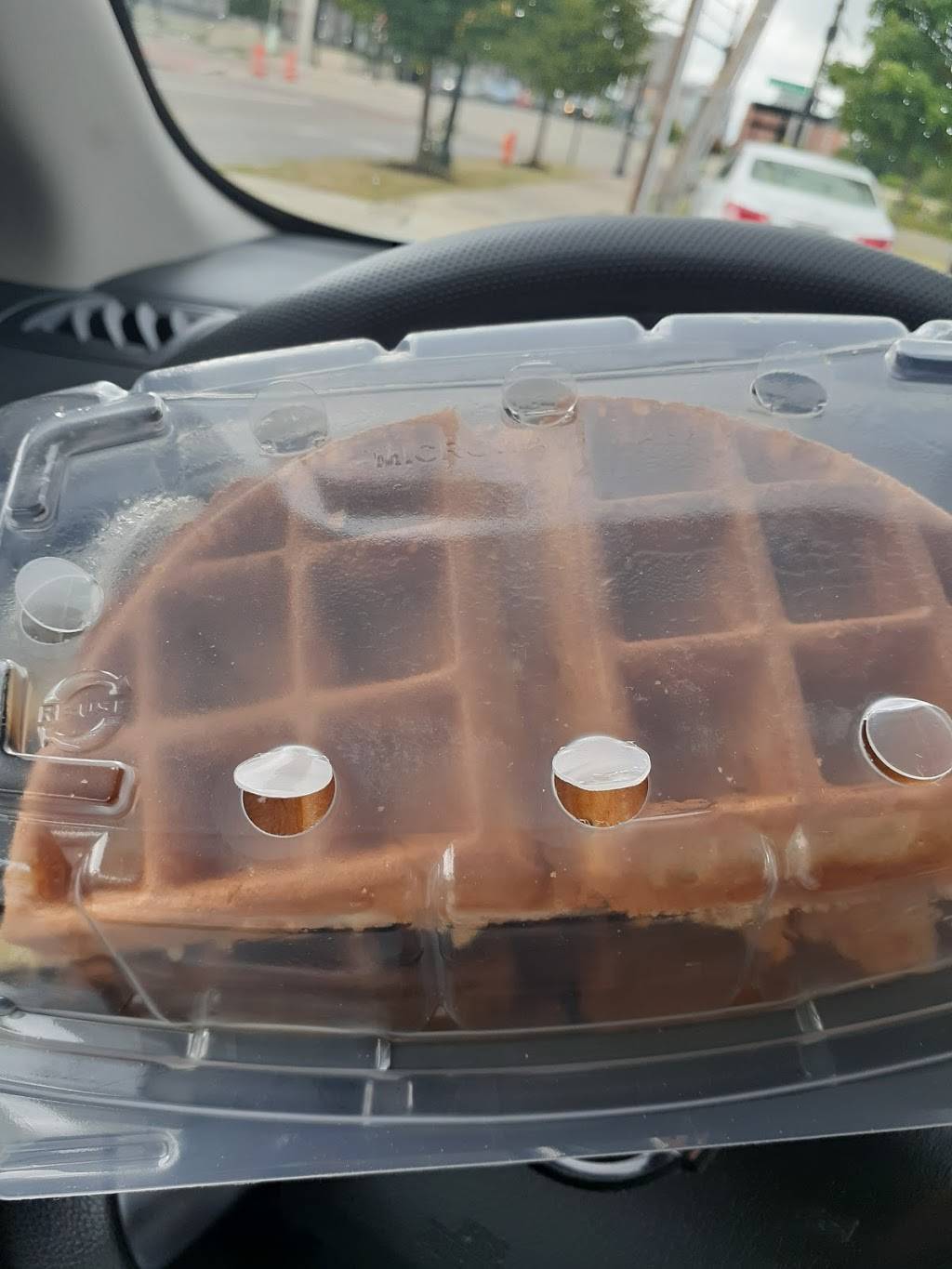 What the Waffle | restaurant | 695 E Long St, Columbus, OH 43203, USA | 6146223865 OR +1 614-622-3865