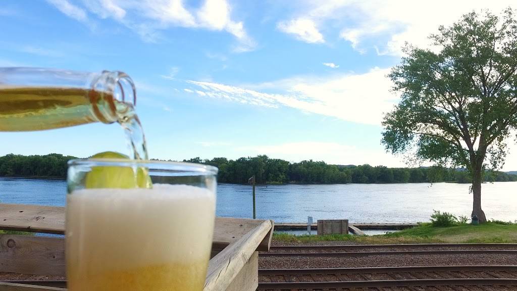 WingDam Saloon & Grill | restaurant | 1 N Shore Dr, Fountain City, WI 54629, USA | 6086874144 OR +1 608-687-4144