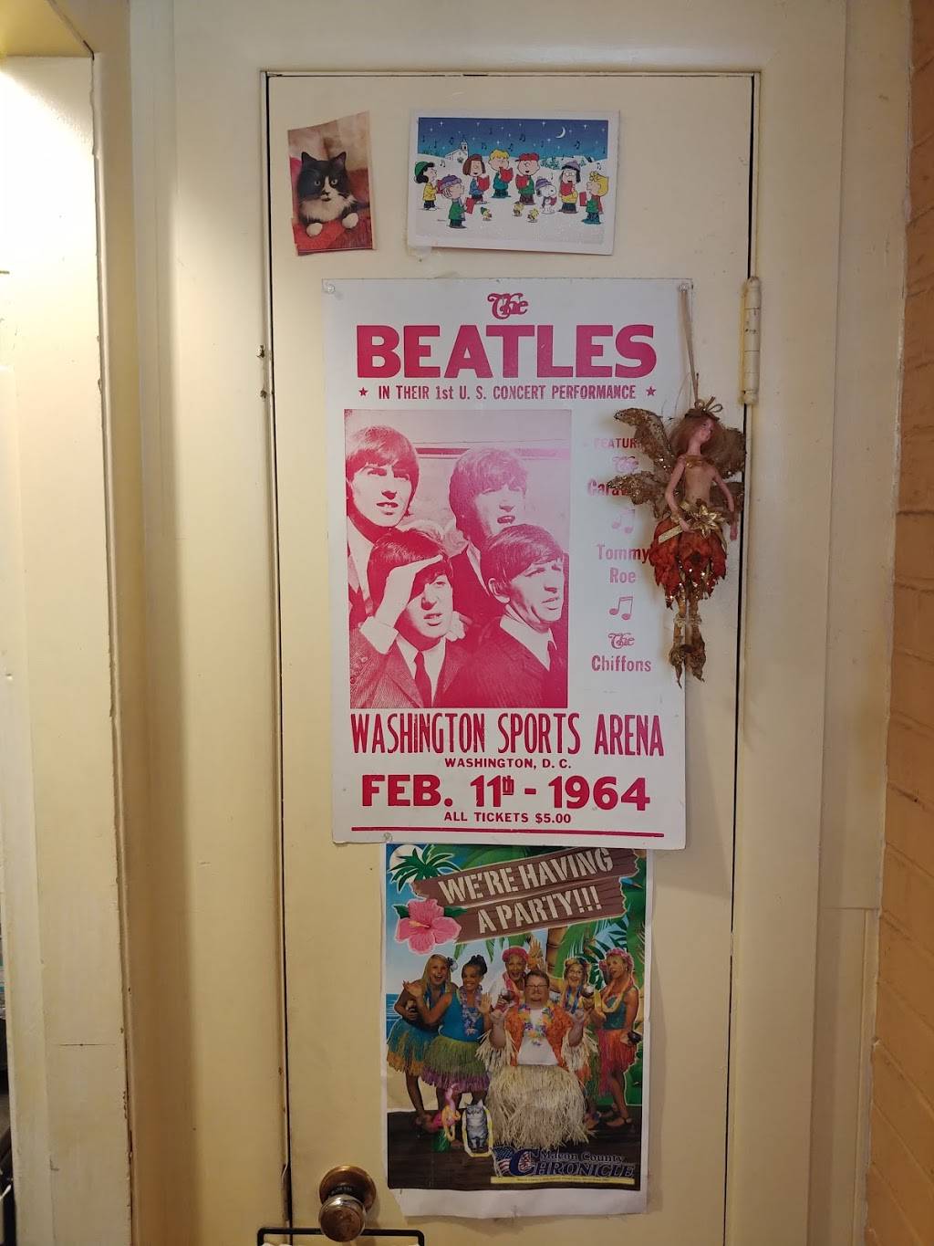 Gibsons Cafe | cafe | 100 E Locust St, Lafayette, TN 37083, USA | 6156662244 OR +1 615-666-2244