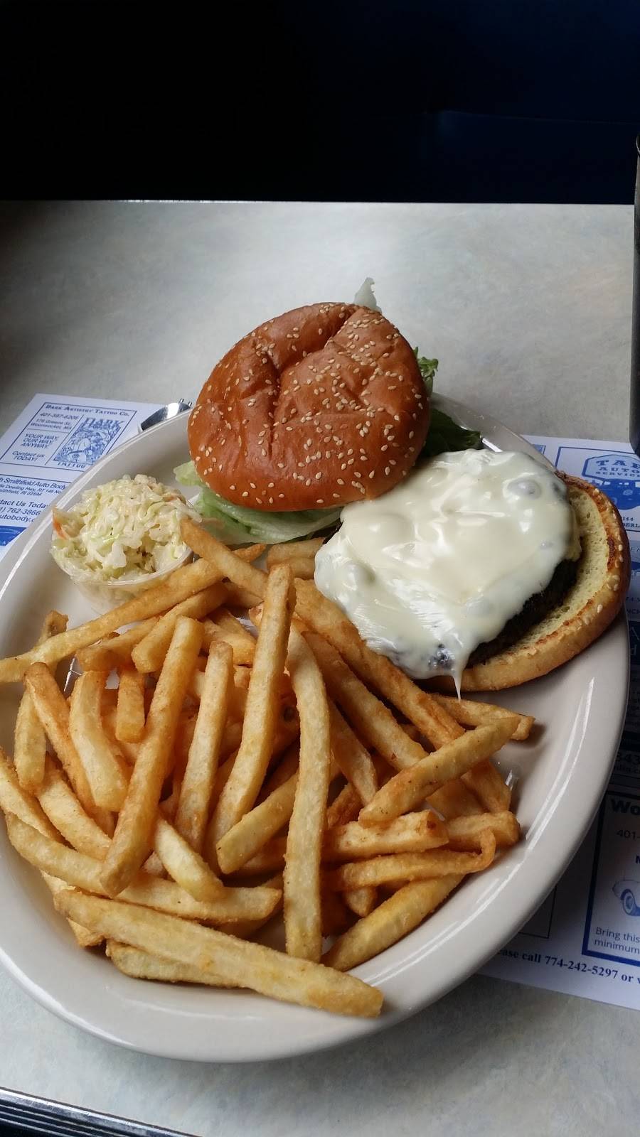 Patriots Diner | restaurant | 65 Founders Dr, Woonsocket, RI 02895, USA | 4017656900 OR +1 401-765-6900