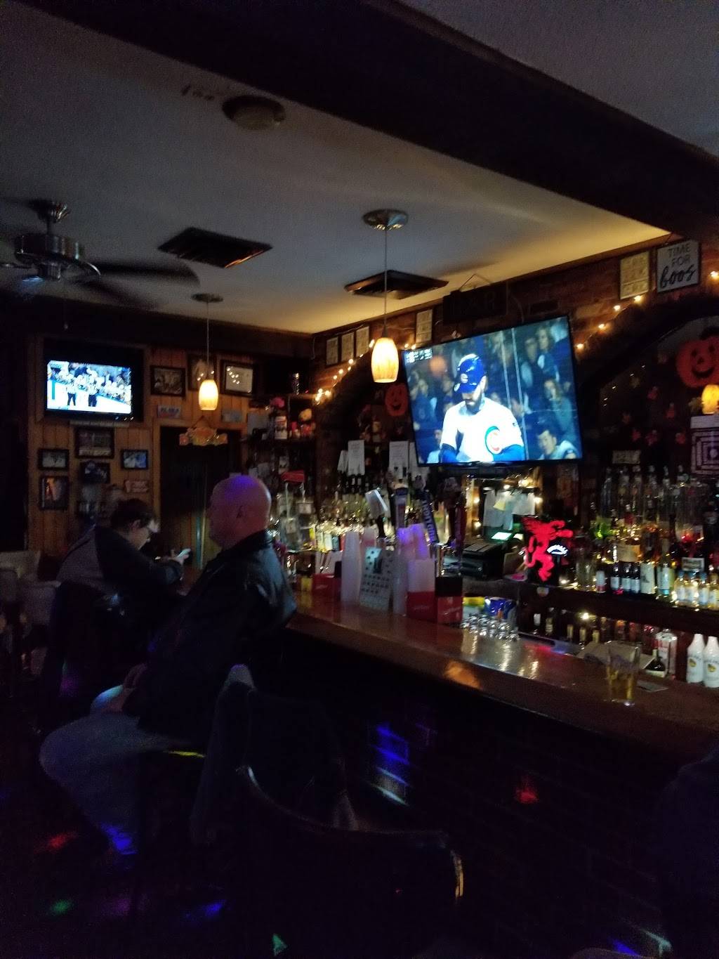 Reruns Bar & Grill | restaurant | 541 Main St, West Haven, CT 06516, USA | 2039318243 OR +1 203-931-8243