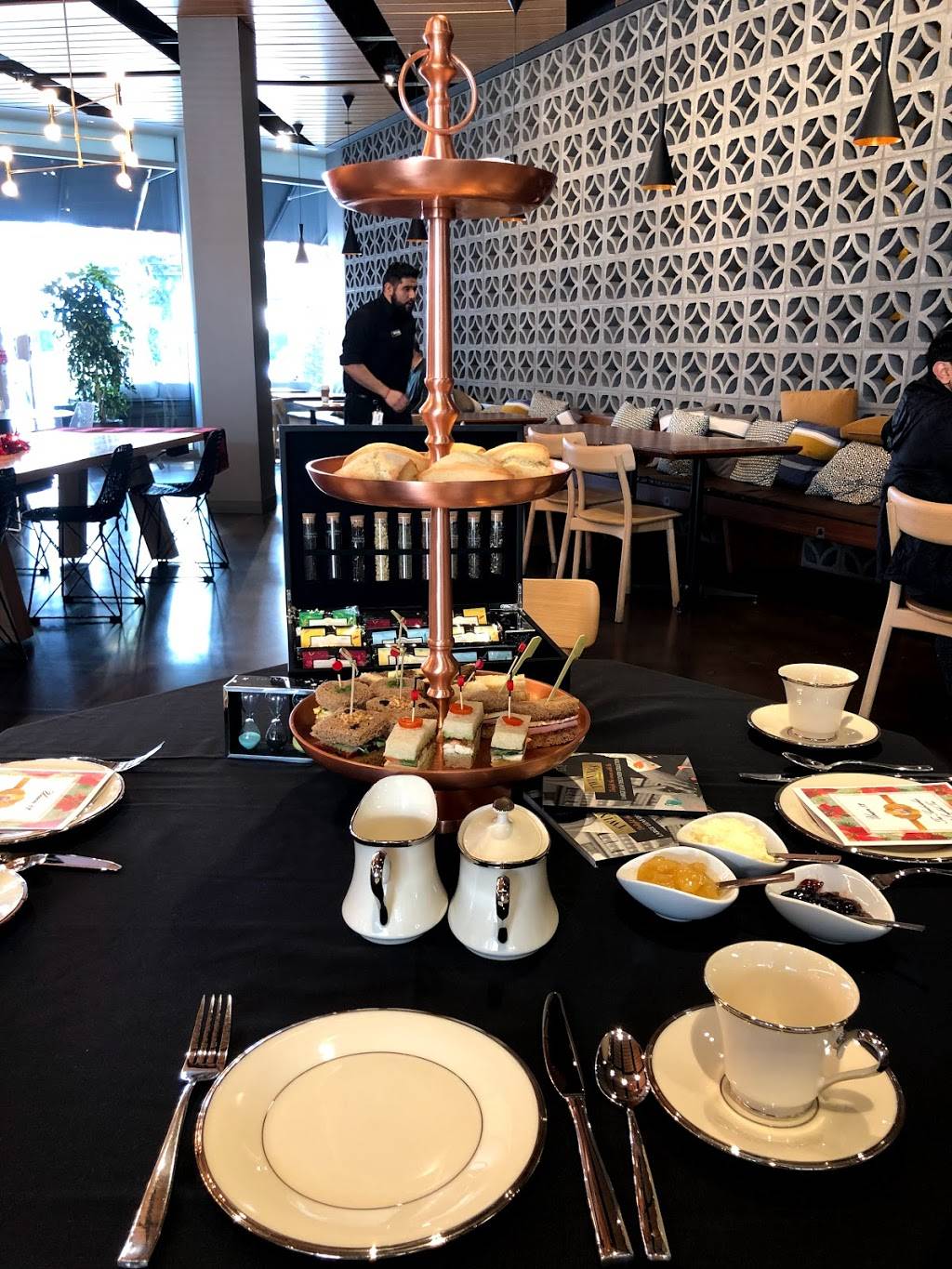 Union 82 | cafe | 350 Ellis St, Mountain View, CA 94043, USA | 6506954886 OR +1 650-695-4886