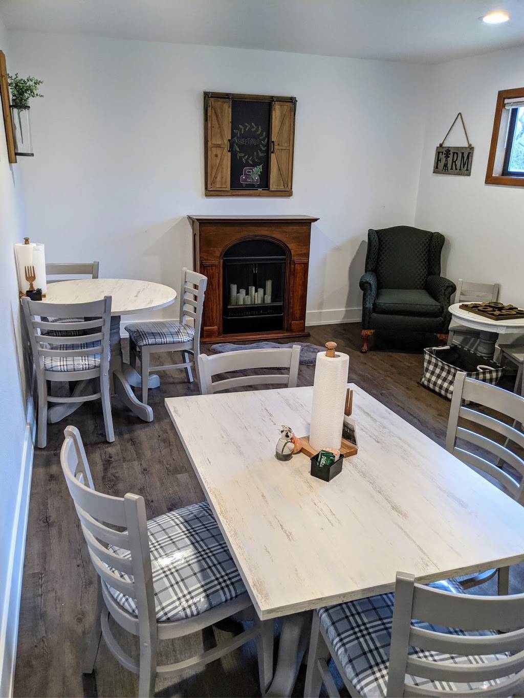 Evelyn Joes Farmhouse Cafe | restaurant | 11247 Grove St SE, Mehama, OR 97384, USA | 5038592527 OR +1 503-859-2527