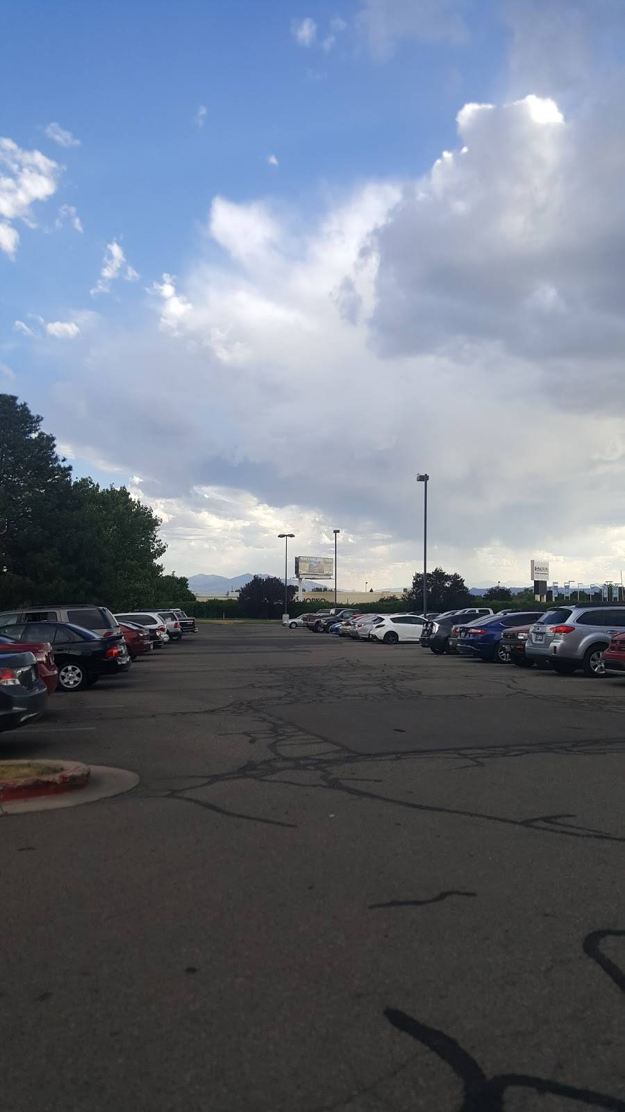 Tinseltown USA | meal takeaway | Hills Mall, 720 W Ring Rd, Layton, UT 84041, USA | 8015464764 OR +1 801-546-4764