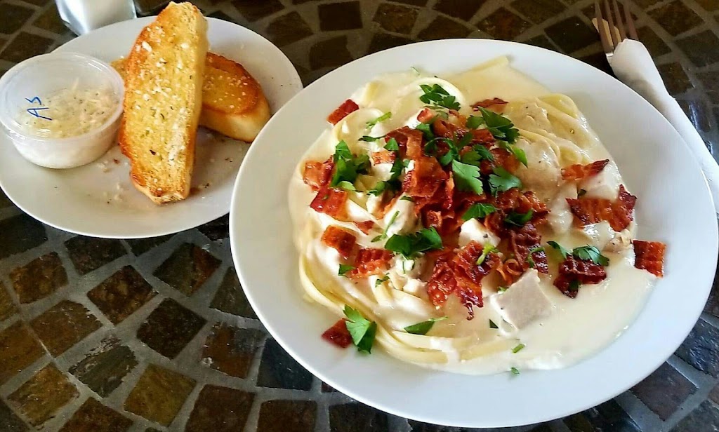 Tomatoes Pizza Pie | restaurant | 10 Main St, Marysvale, UT 84750, USA | 4353264444 OR +1 435-326-4444