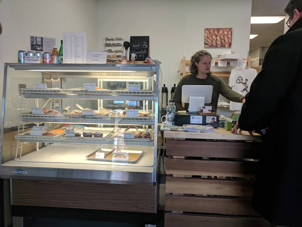 Akis Bread Haus | bakery | 2506 Central Ave NE, Minneapolis, MN 55418, USA | 6125787897 OR +1 612-578-7897