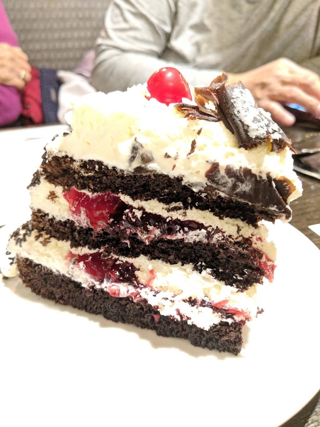 Tommys Bar-B-Q | restaurant | 999 Erie St E, Windsor, ON N9A 3Y9, Canada | 5192541111 OR +1 519-254-1111