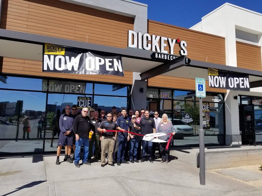 Dickeys Barbecue Pit | restaurant | 1877 E Williams Field Rd, Gilbert, AZ 85295, USA | 4806260686 OR +1 480-626-0686