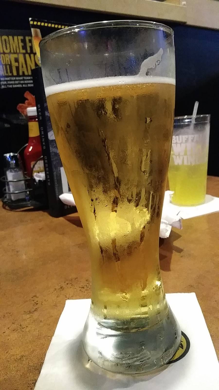 Buffalo Wild Wings | restaurant | 235 Lincoln Way W, Massillon, OH 44647, USA | 3308372999 OR +1 330-837-2999