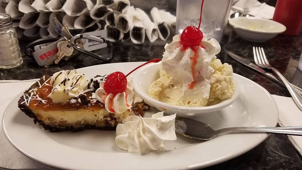 Bob & Ediths Diner | restaurant | 5918 N Kings Hwy, Alexandria, VA 22303, USA | 7033733284 OR +1 703-373-3284