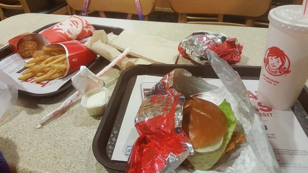 Wendys | restaurant | 19317 Sherman Way, Reseda, CA 91335, USA | 8188821530 OR +1 818-882-1530