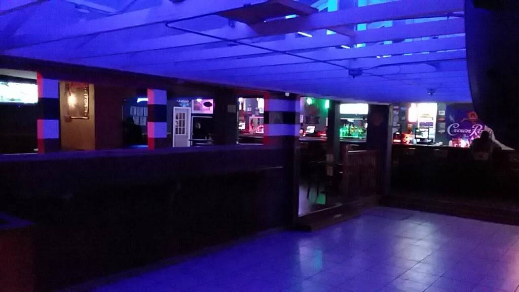 Penalty Box Bar & Grill | restaurant | 1419 4th St, Charleston, IL 61920, USA | 2175084192 OR +1 217-508-4192