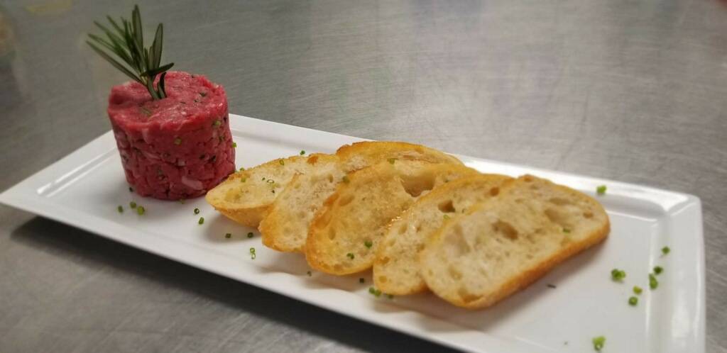 LevelOne Restraunt | restaurant | 123 E Wisconsin Ave, Neenah, WI 54956, USA | 9207258441 OR +1 920-725-8441