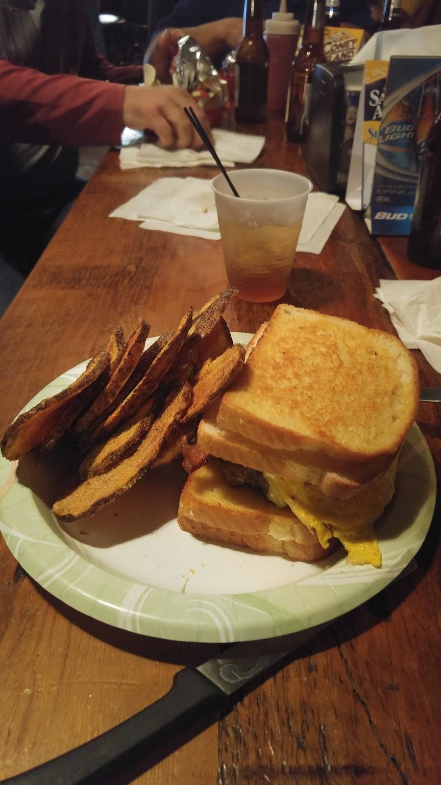 Boyds Bar Catering | restaurant | 108 Main St E, Fairbank, IA 50629, USA | 3196350048 OR +1 319-635-0048