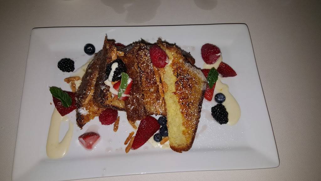 Lolas On the Lake | restaurant | 101 Osthoff Ave, Elkhart Lake, WI 53020, USA | 9208765840 OR +1 920-876-5840