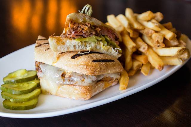 Blackmoor Bar and Kitchen | restaurant | 1 Chelsea St, Charlestown, MA 02129, USA | 6175808166 OR +1 617-580-8166