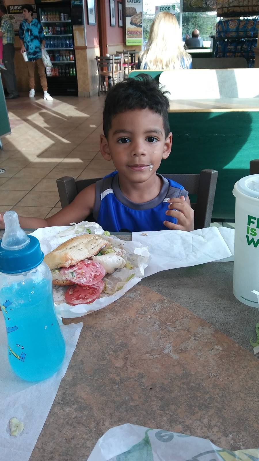 Subway | restaurant | 2501 Griffin Rd, Davie, FL 33312, USA | 9549662595 OR +1 954-966-2595
